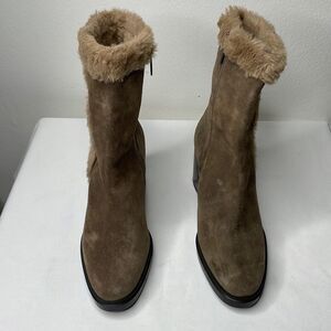 AQUATALIA Womens Size 9.5 Suede Boots
